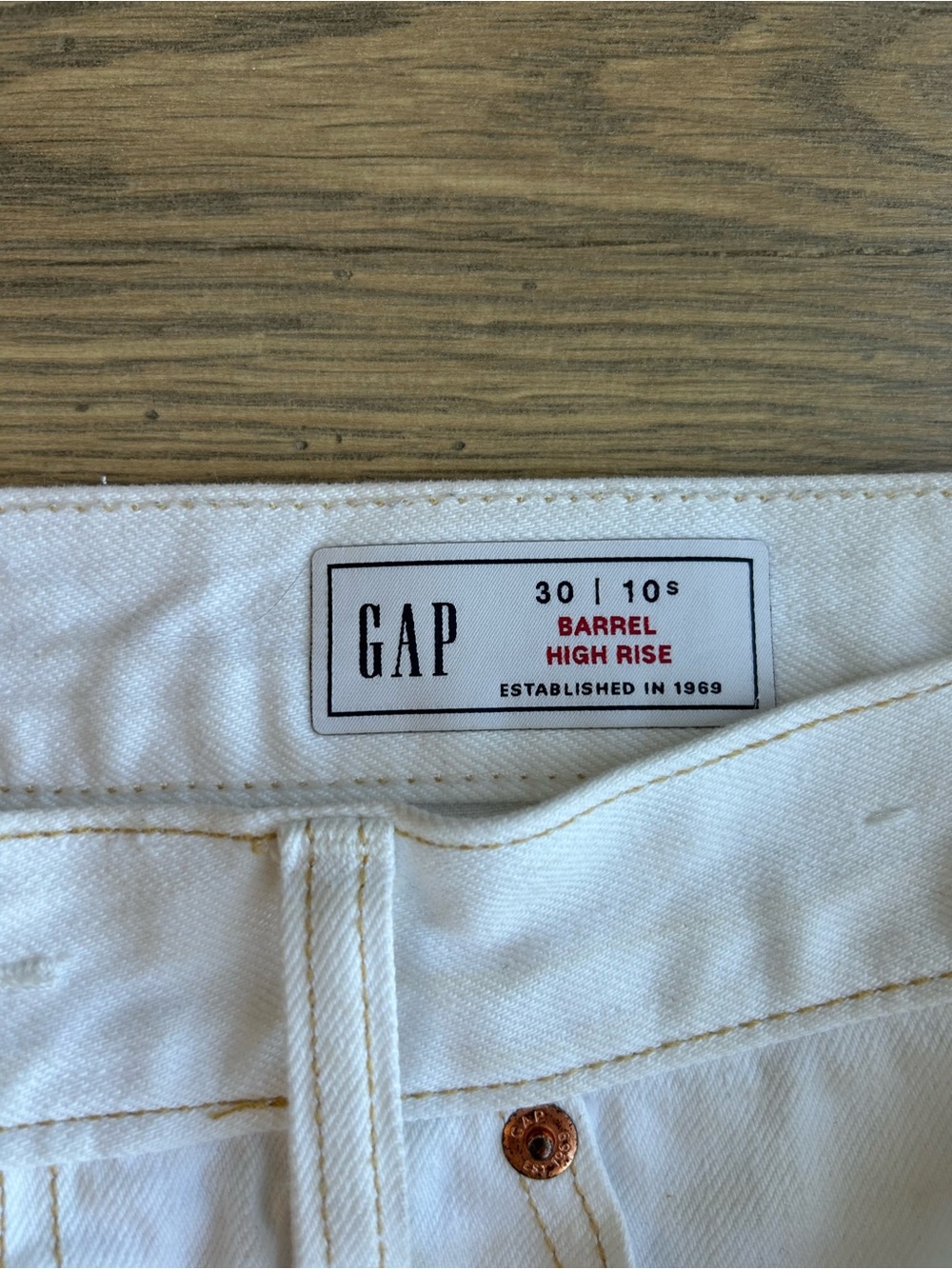 GAP Women’s White Relaxed Straight Jeans - Picture 6 of 10